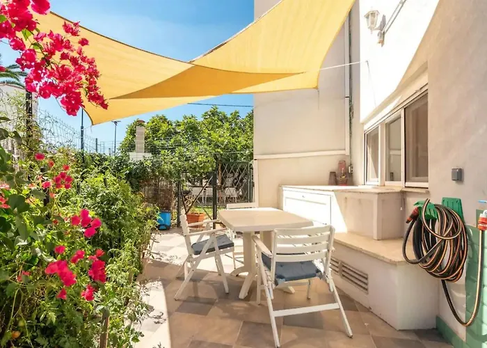 Can Juancho: Casita De Playa En La Costa Dorada